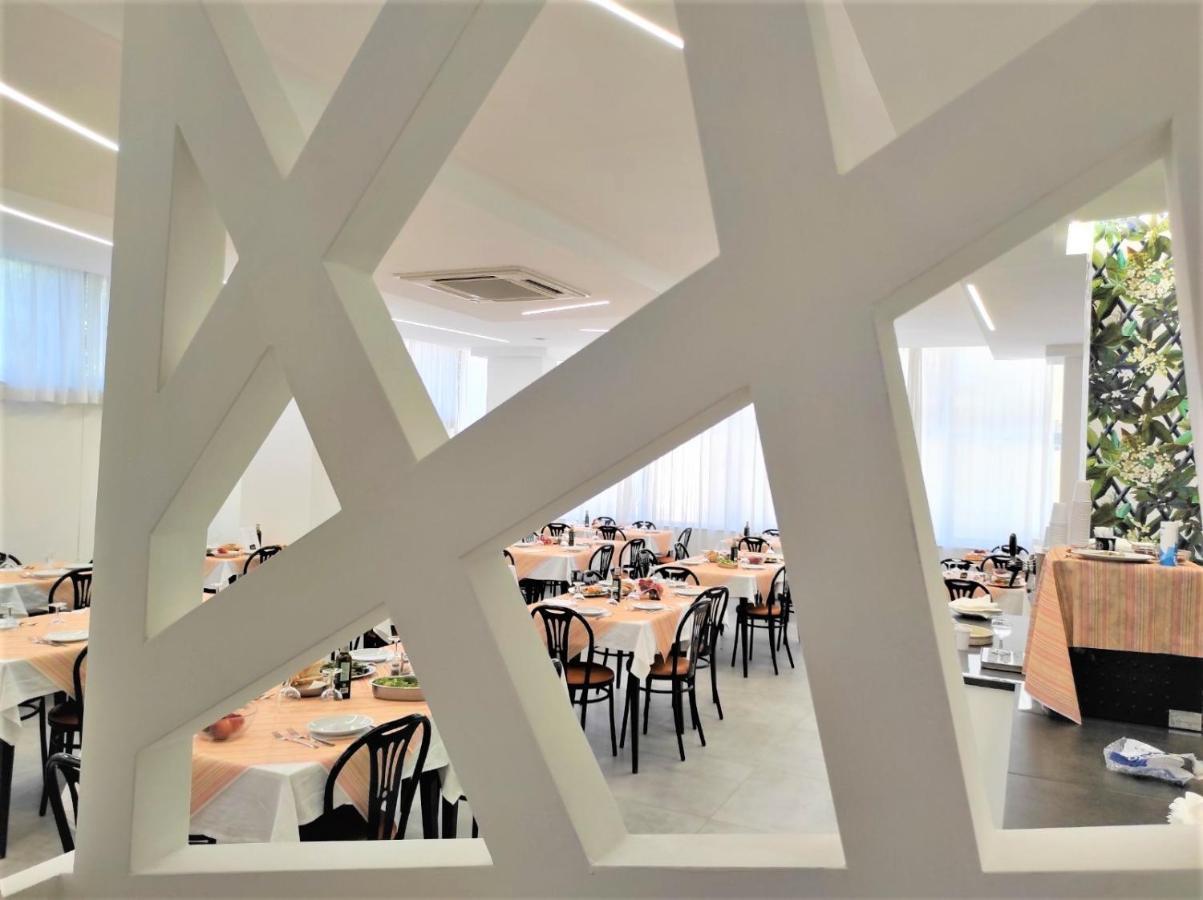 רימיני Hotel Madrid מראה חיצוני תמונה