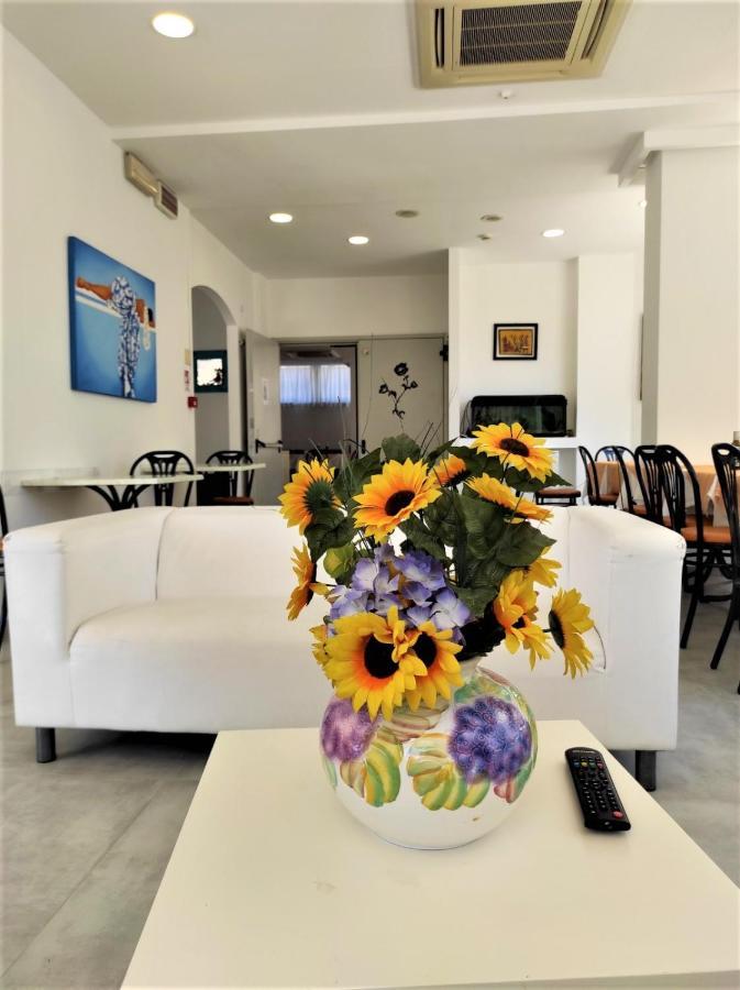 רימיני Hotel Madrid מראה חיצוני תמונה