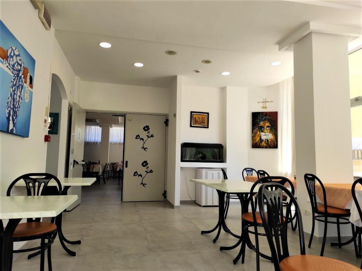 רימיני Hotel Madrid מראה חיצוני תמונה