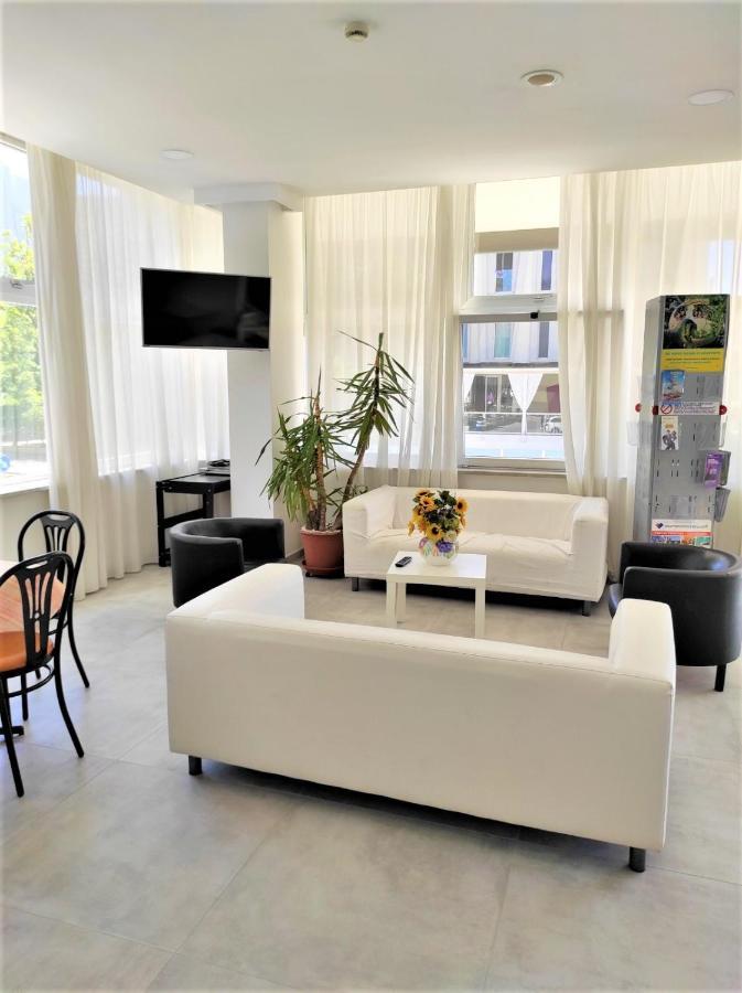 רימיני Hotel Madrid מראה חיצוני תמונה