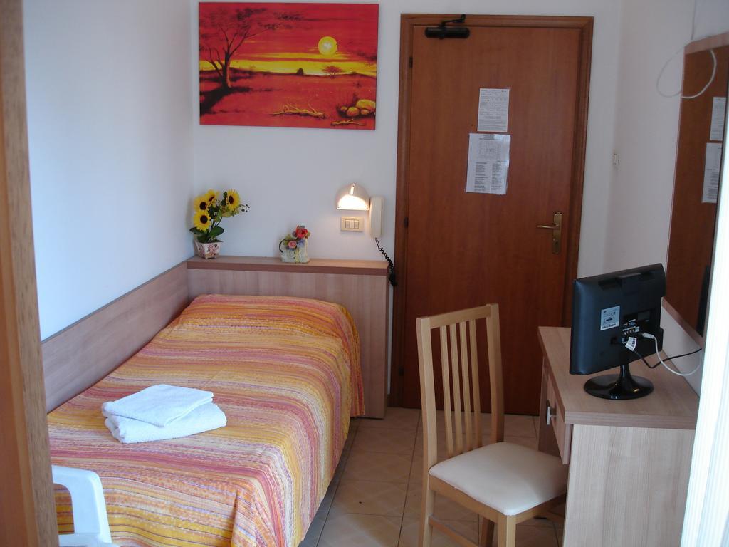 רימיני Hotel Madrid מראה חיצוני תמונה