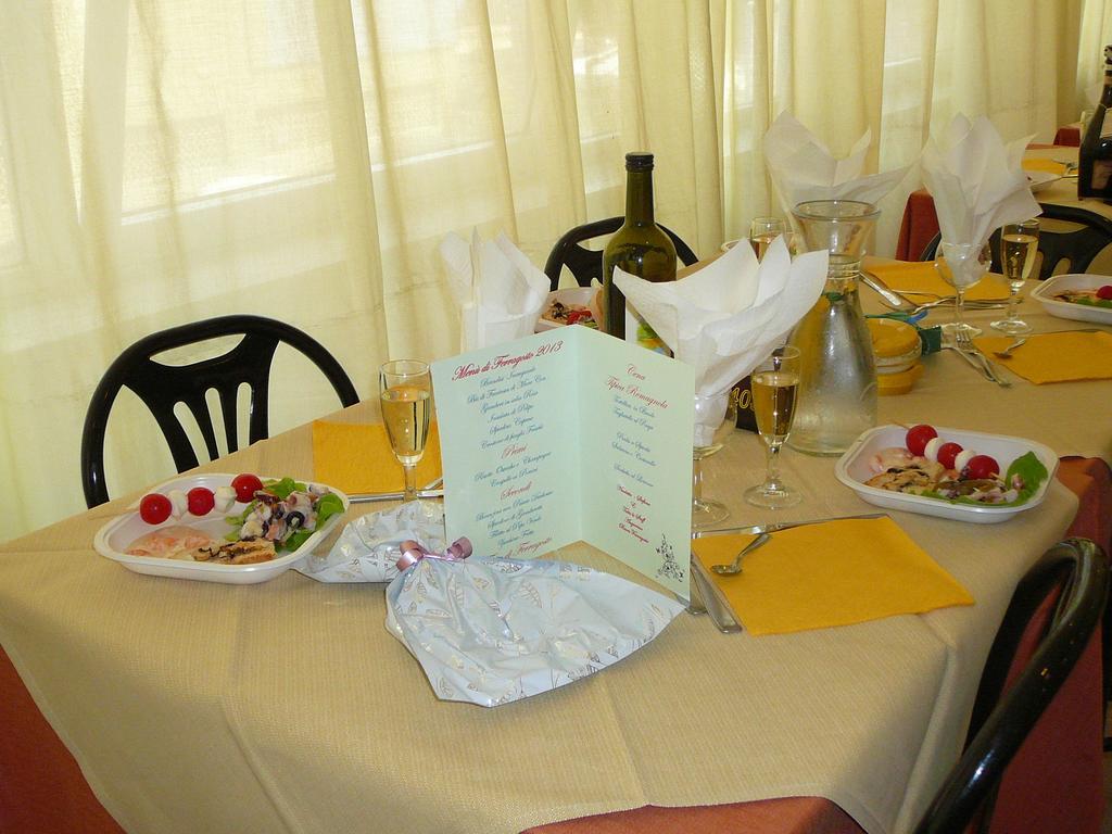רימיני Hotel Madrid מראה חיצוני תמונה