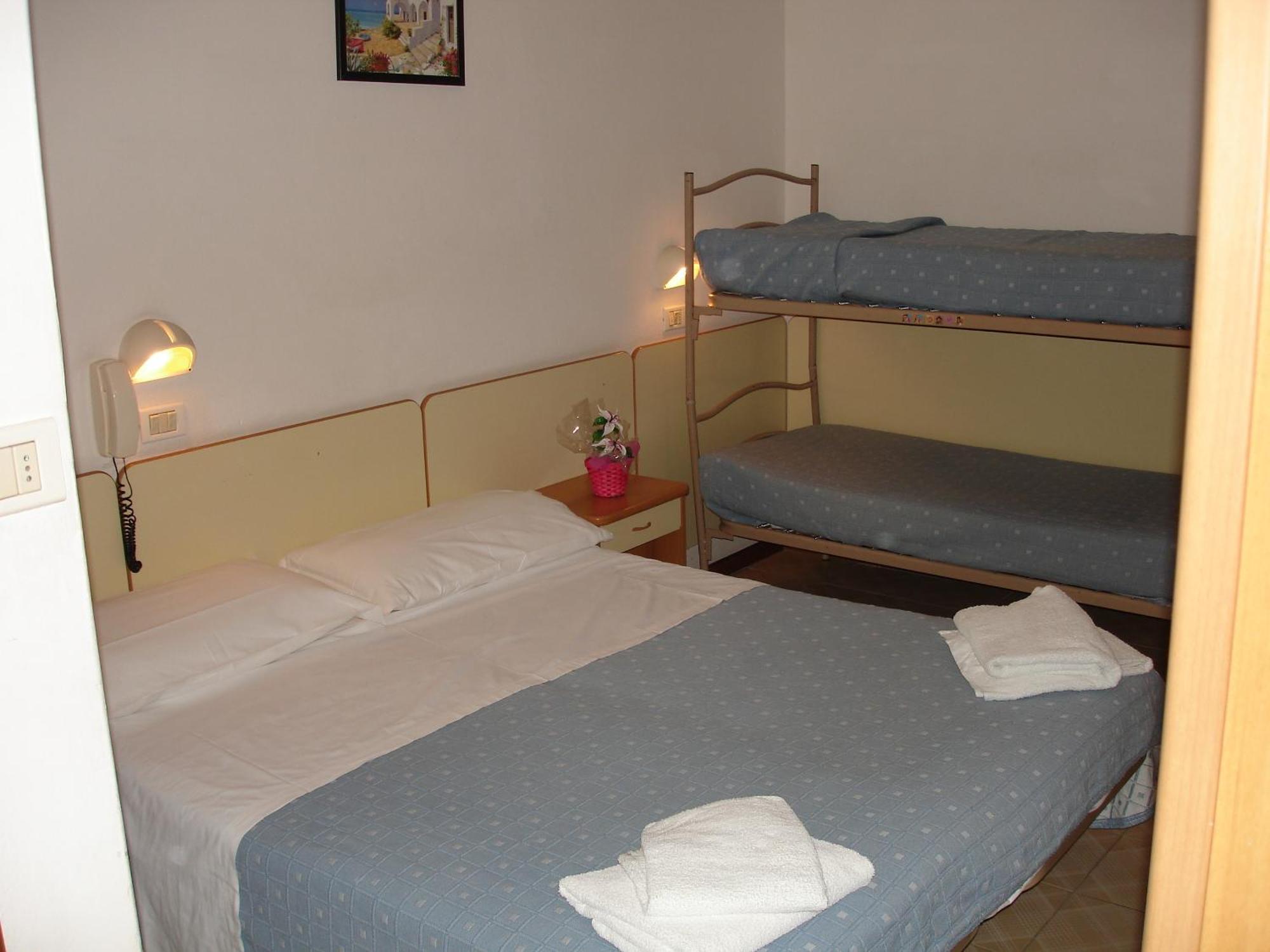 רימיני Hotel Madrid מראה חיצוני תמונה