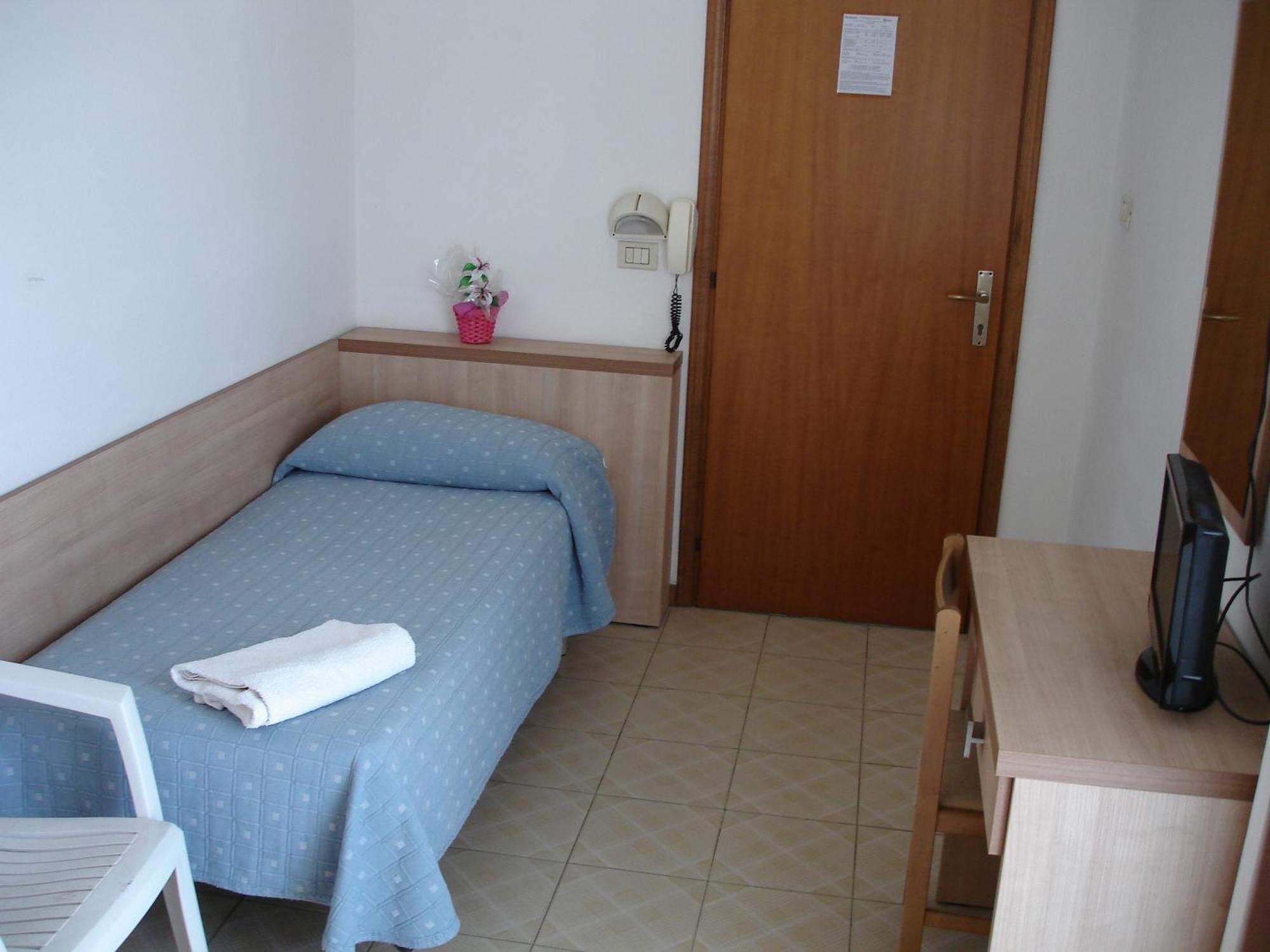רימיני Hotel Madrid מראה חיצוני תמונה