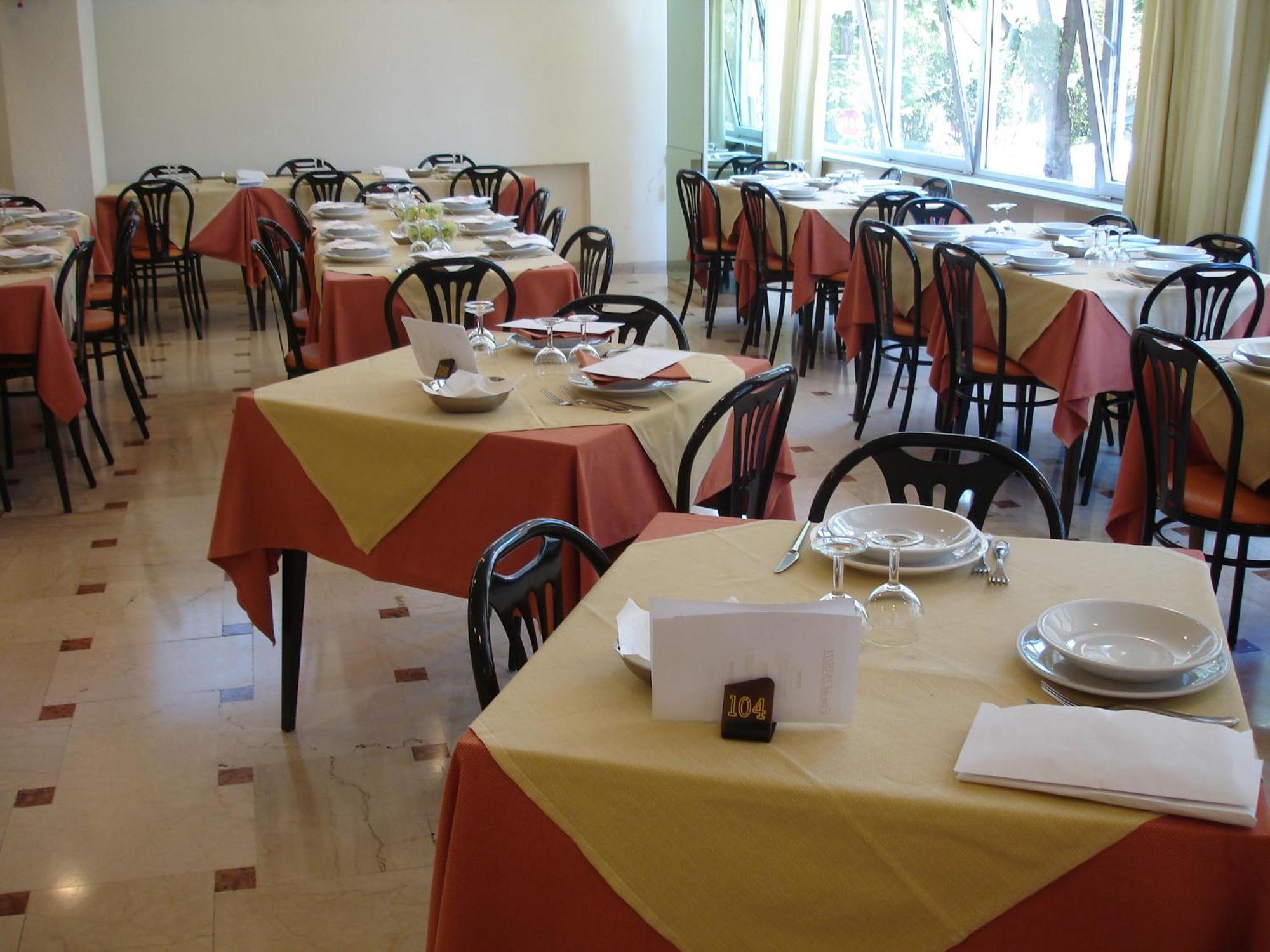 רימיני Hotel Madrid מראה חיצוני תמונה