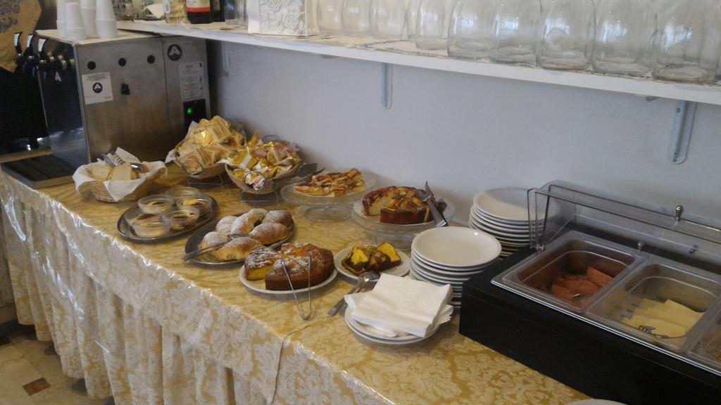 רימיני Hotel Madrid מראה חיצוני תמונה