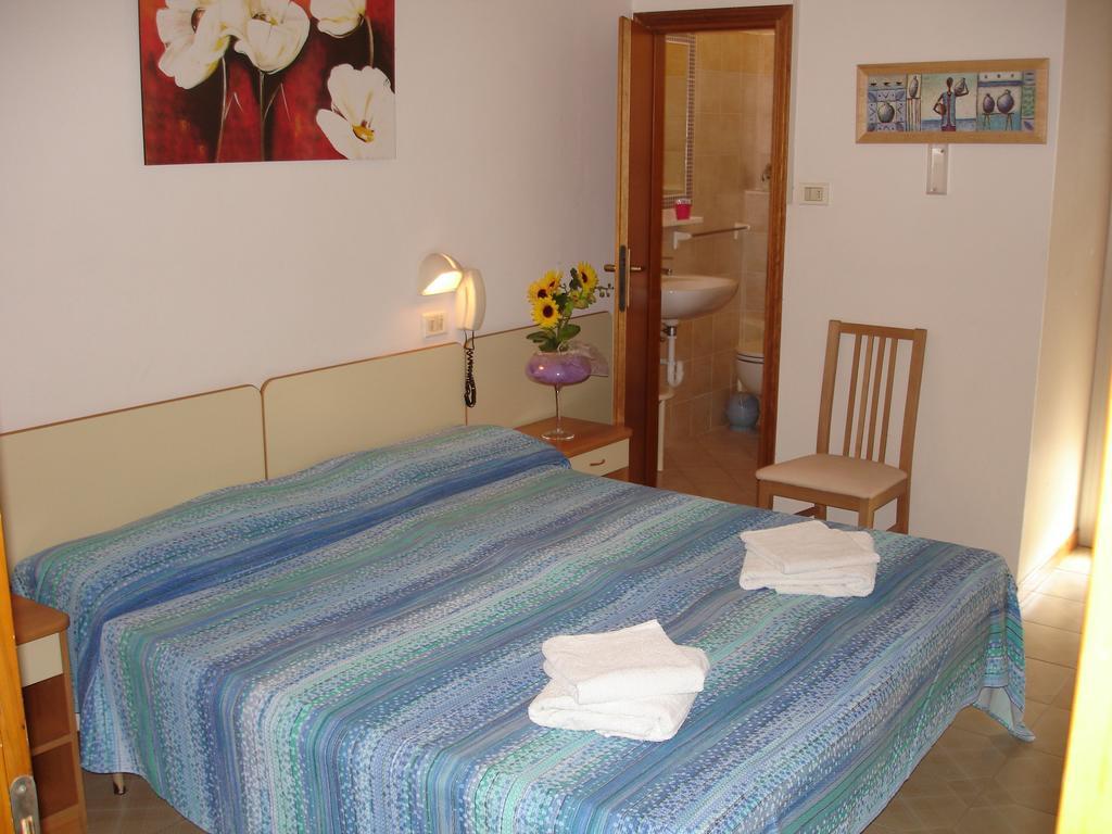 רימיני Hotel Madrid מראה חיצוני תמונה
