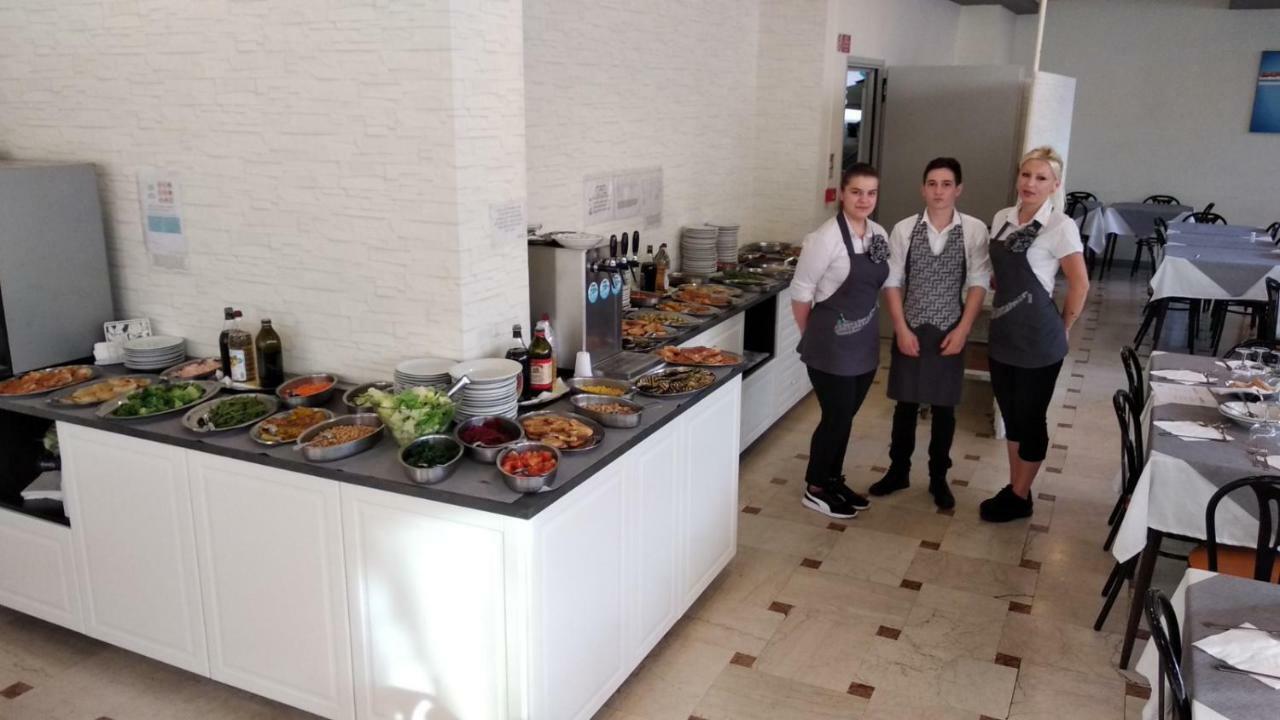 רימיני Hotel Madrid מראה חיצוני תמונה